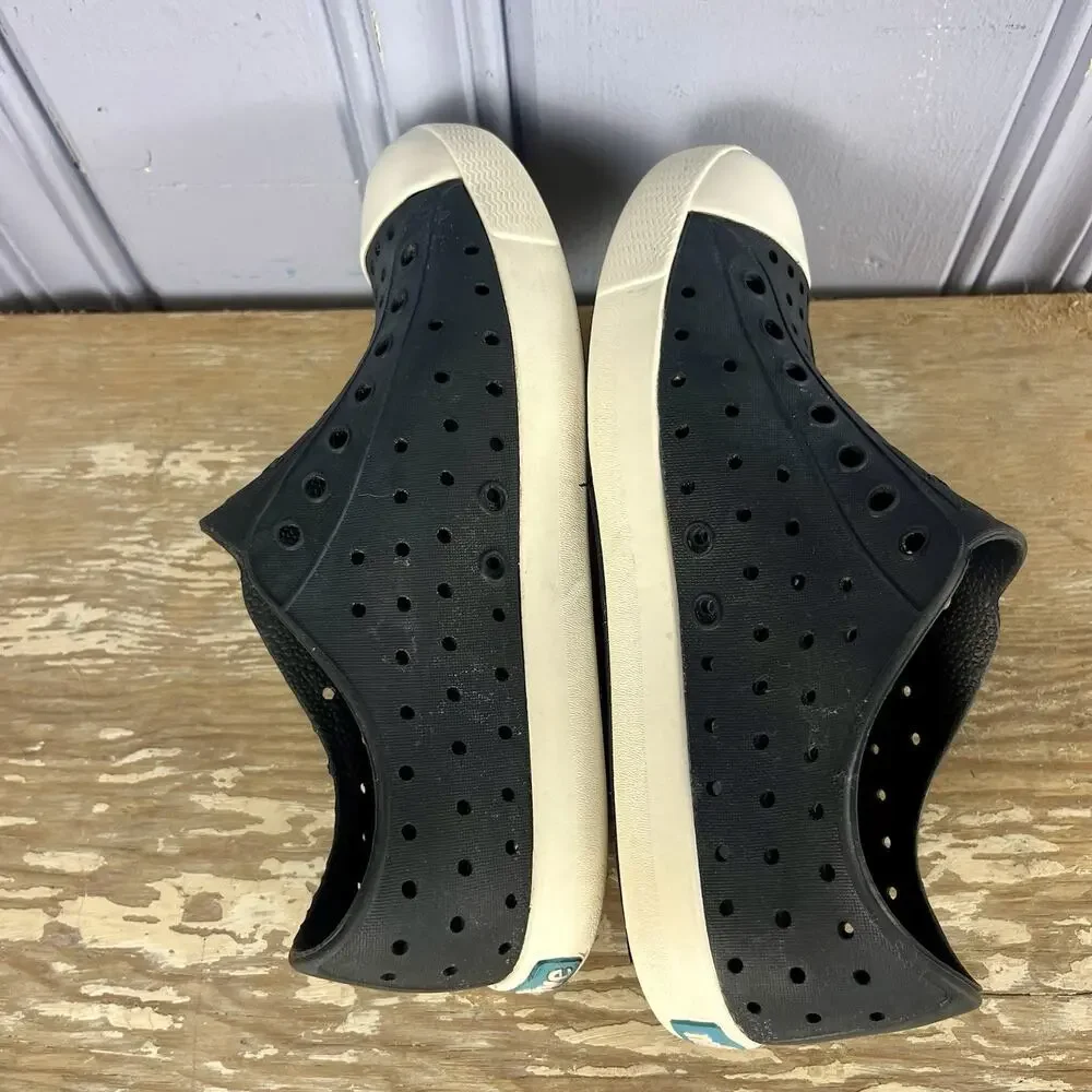 Native Jefferson Kids Junior Slip On Shoes Size J2 Black White Water Sneakers